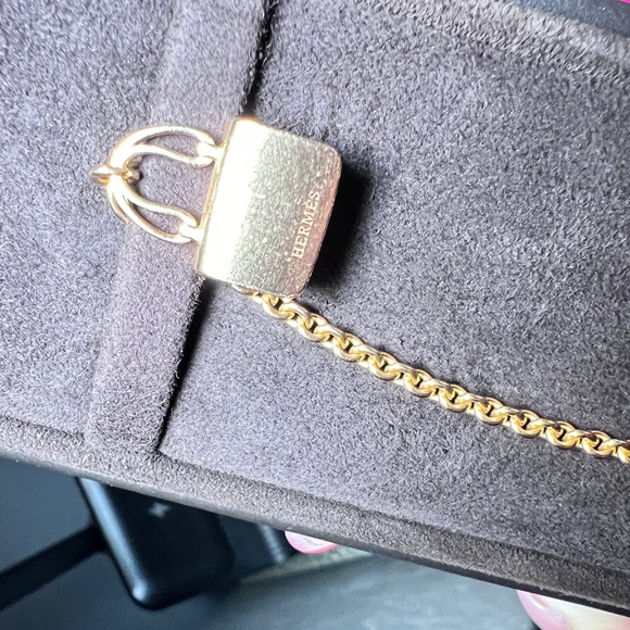 🩷SOLD🩷Authentic Hermes Constance bracelet rose gold with pink sapphires - Picture 11 of 11